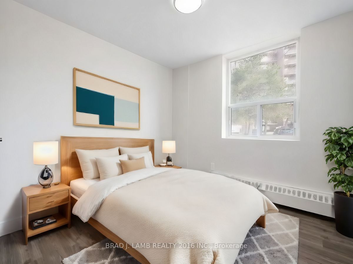 3045 Queen Frederica Drive S 803, Mississauga, ON L4Y 3A2 photo 3