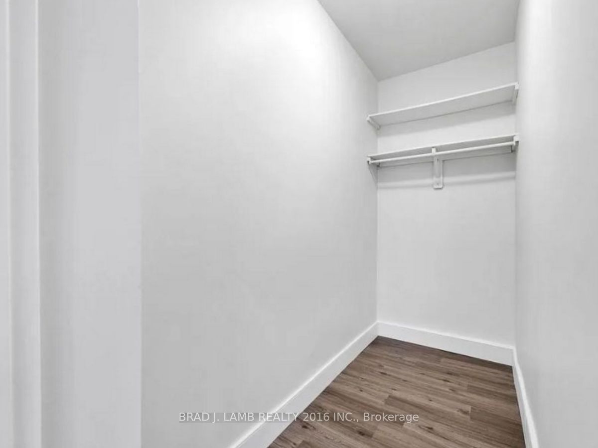 3045 Queen Frederica Drive S 803, Mississauga, ON L4Y 3A2 photo 4