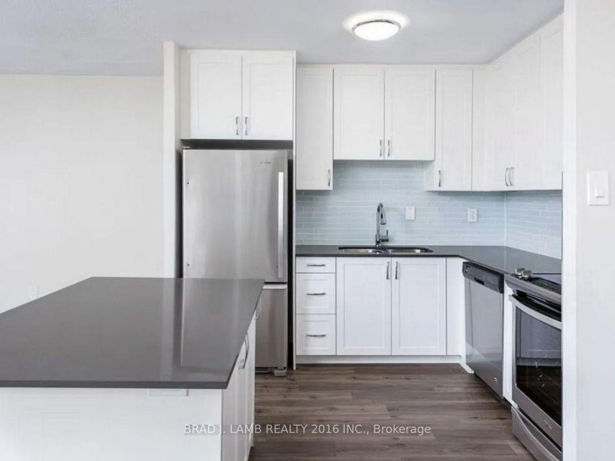 3045 Queen Frederica Drive S 803, Mississauga, ON L4Y 3A2 photo 5