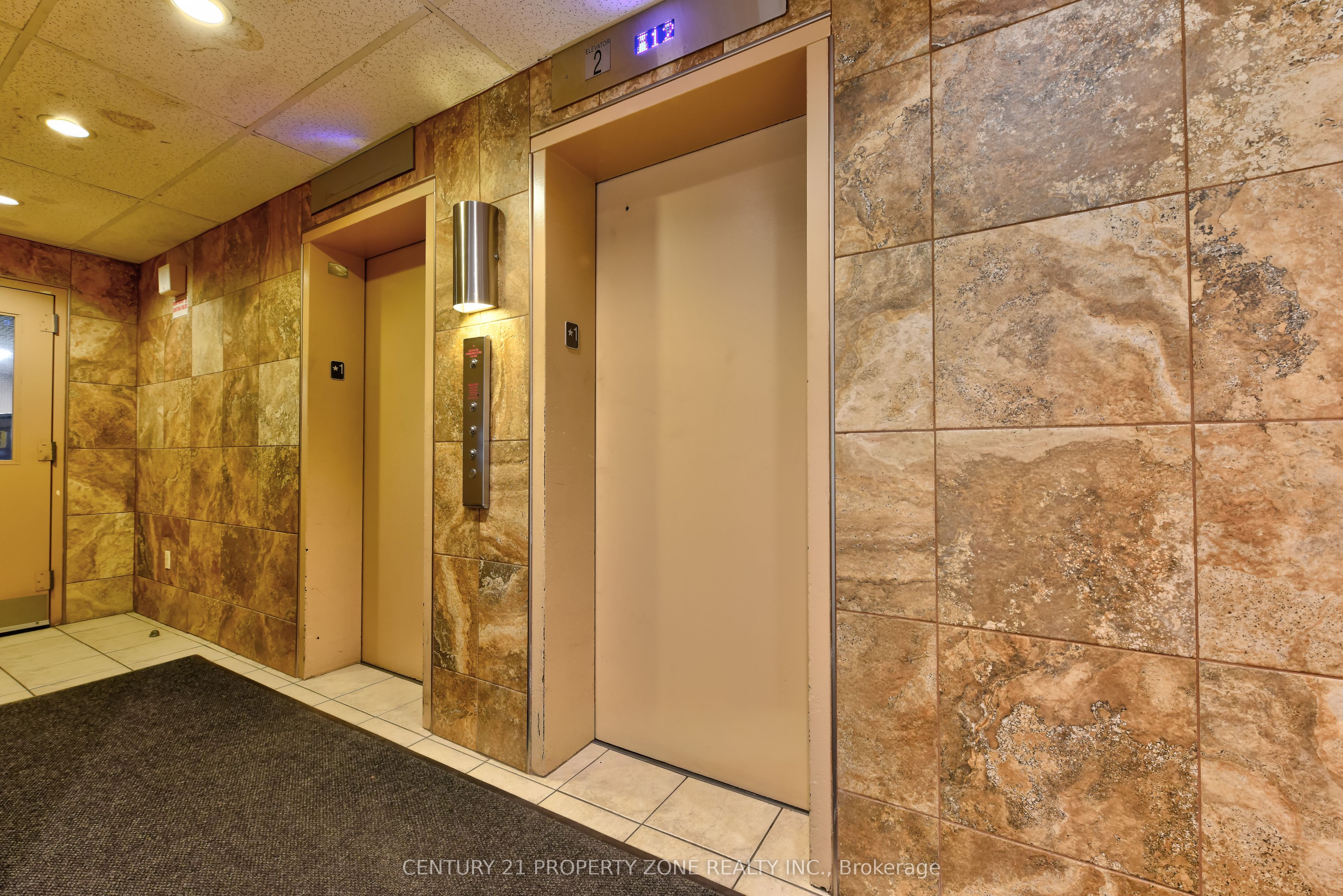 3025 Queen Frederica Drive 907, Mississauga, ON L4Y 3A1 photo 2