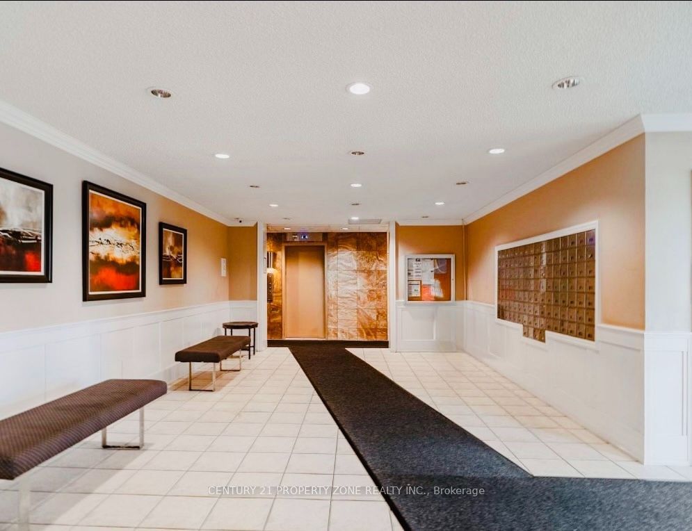 3025 Queen Frederica Drive 907, Mississauga, ON L4Y 3A1 photo 4