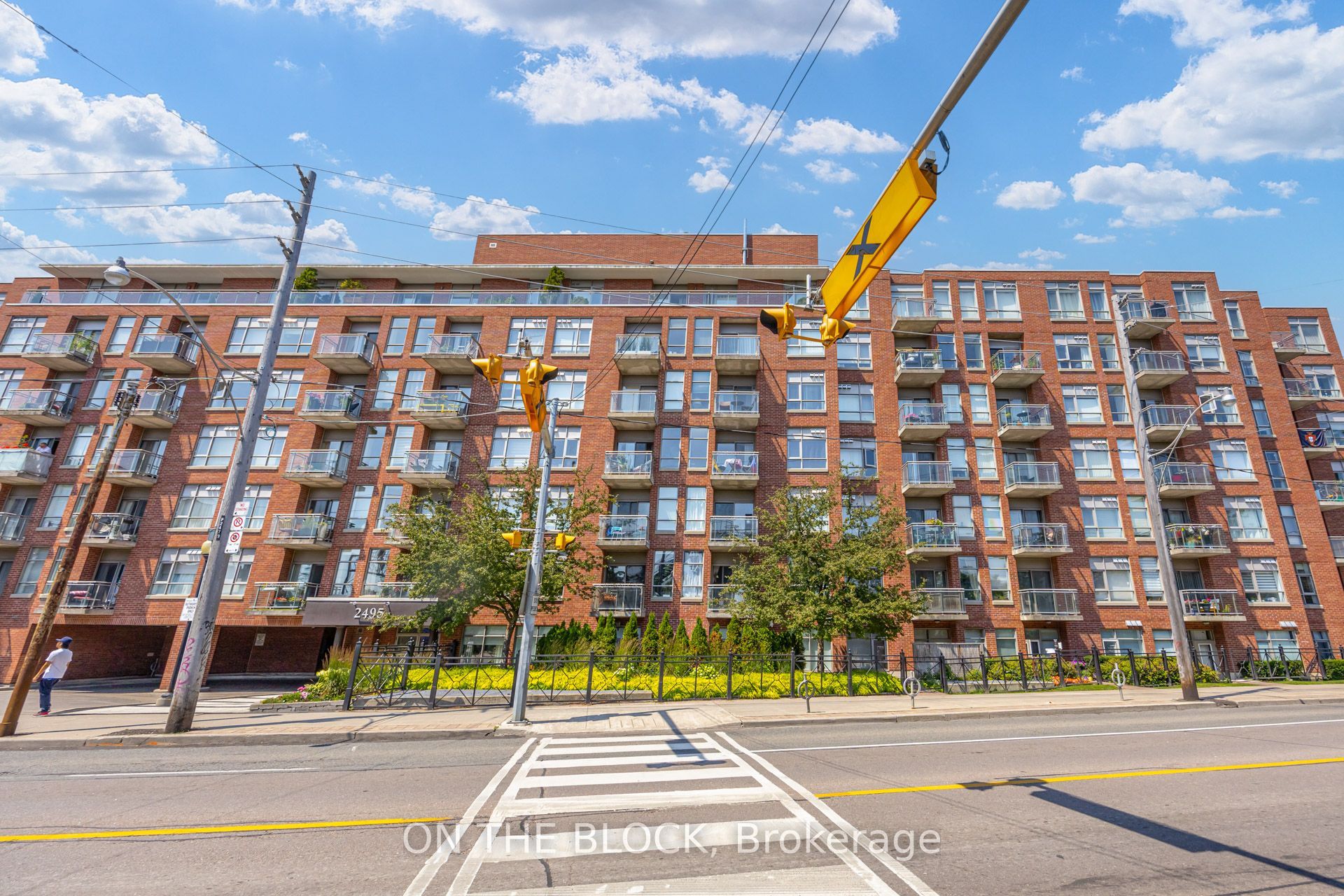 2495 Dundas Street W 107, Toronto, ON M6P 1X4 photo 5