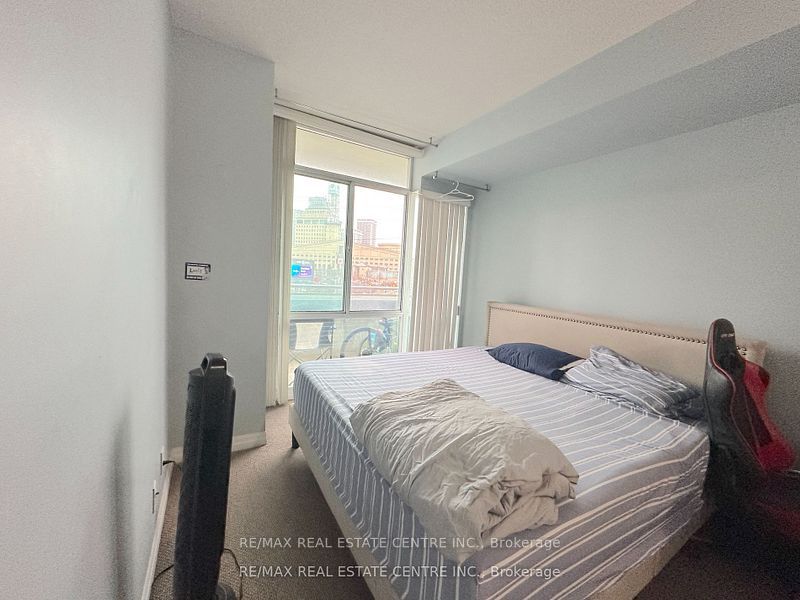 3939 Duke Of York Boulevard 301, Mississauga, ON L5B 4N2 photo 2