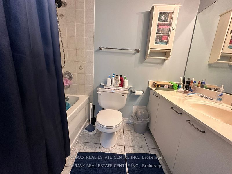 3939 Duke Of York Boulevard 301, Mississauga, ON L5B 4N2 photo 3