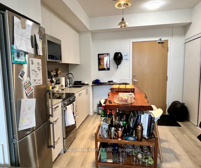 1787 St Clair Avenue W 713, Toronto, ON M6N 0B7 photo 3