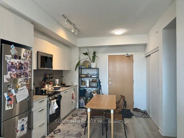 1787 St Clair Avenue W 713, Toronto, ON M6N 0B7 photo 4