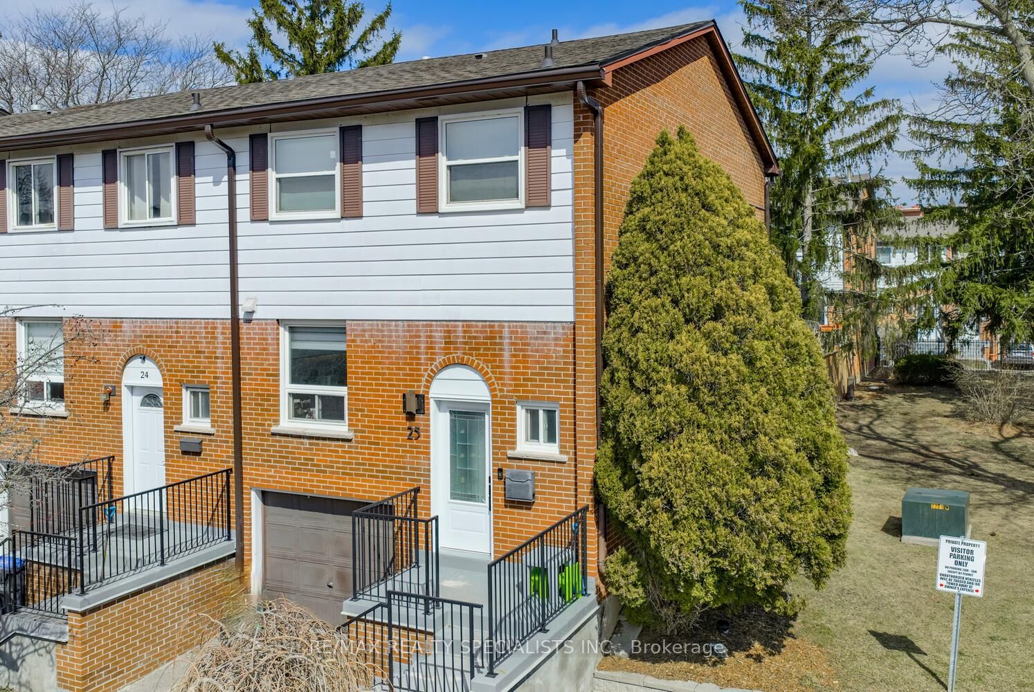 2445 Homelands Drive 25, Mississauga, ON L5K 2C6 photo 2