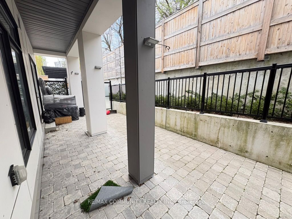 130 Canon Jackson Drive 109, Toronto, ON M6M 3Y4 photo 3