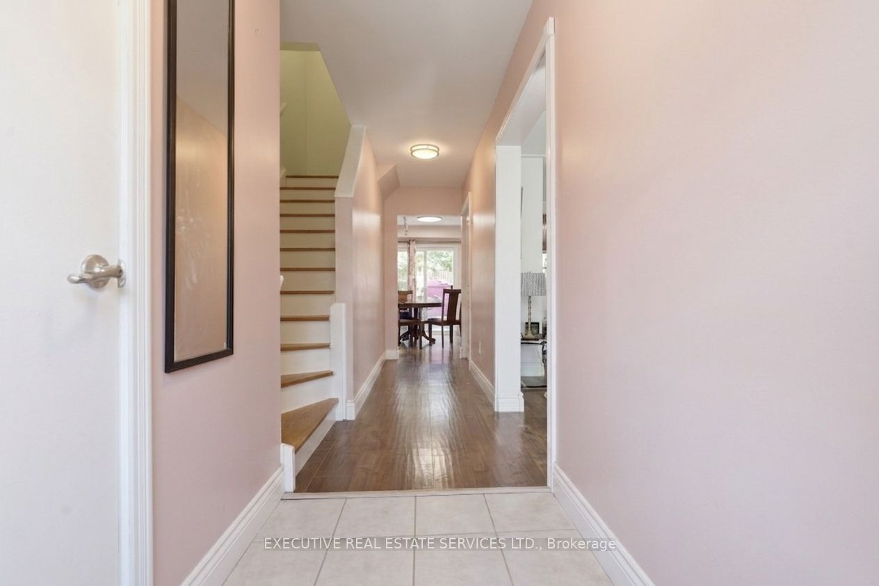 60 Chipwood Crescent, Brampton, ON L6V 2E5 photo 2