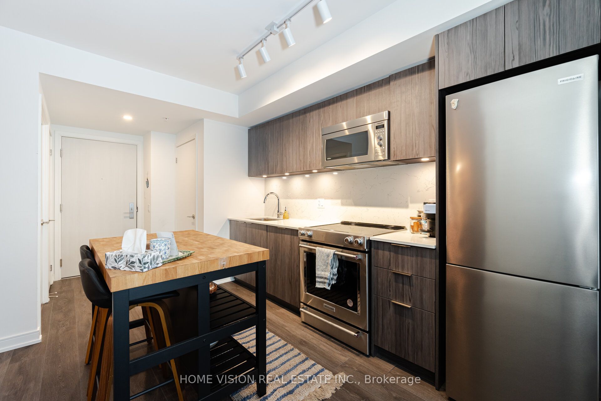 30 Samuel Wood Way N/A E 409, Toronto, ON M9B 1B1 photo 4