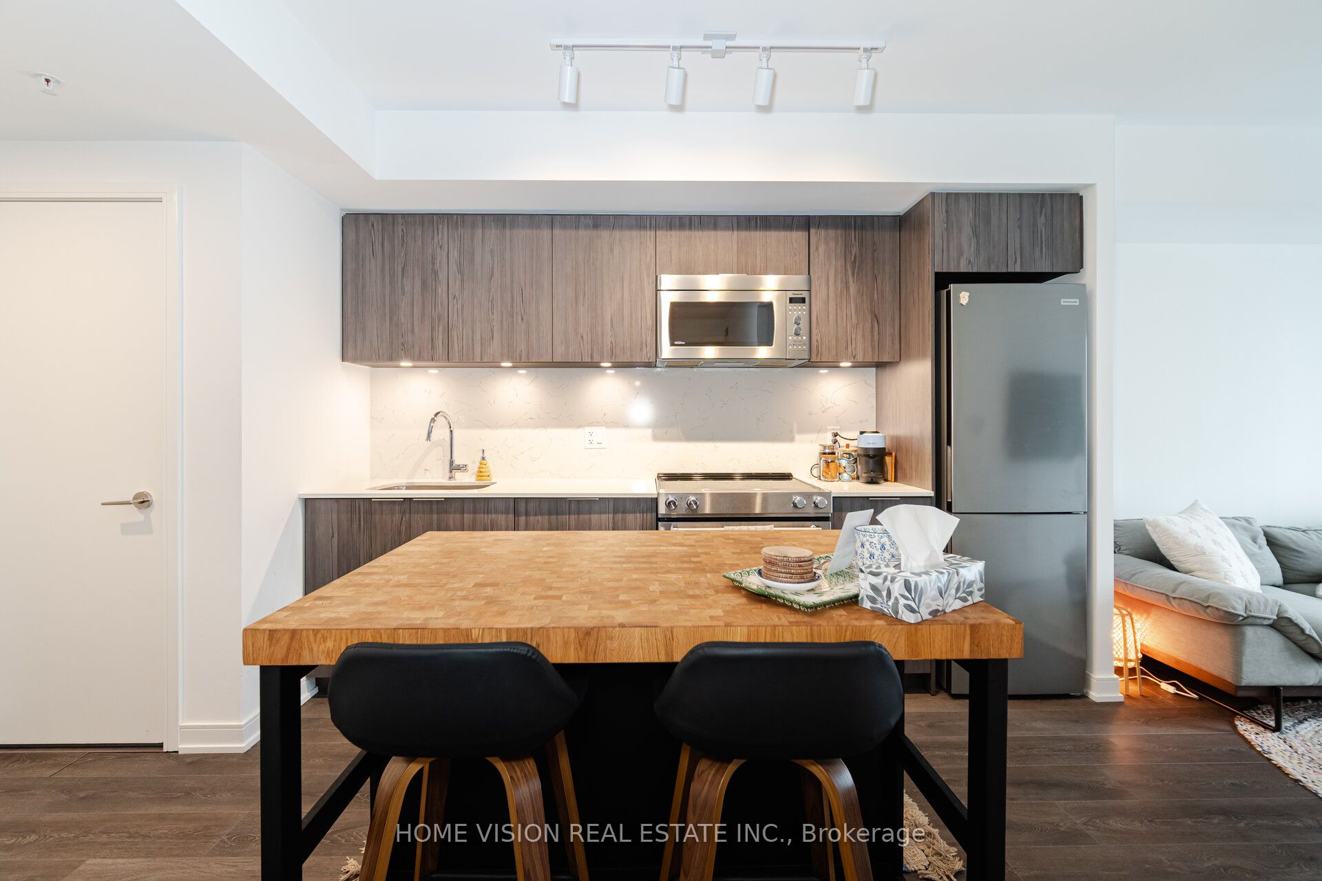 30 Samuel Wood Way N/A E 409, Toronto, ON M9B 1B1 photo 5