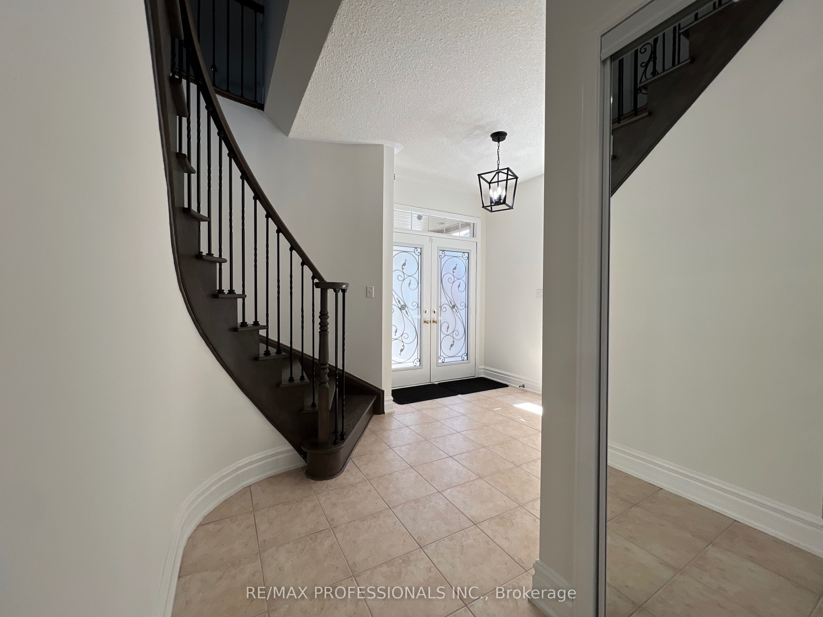 3895 Henrietta Way Main, Mississauga, ON L5M 7Y4 photo 4