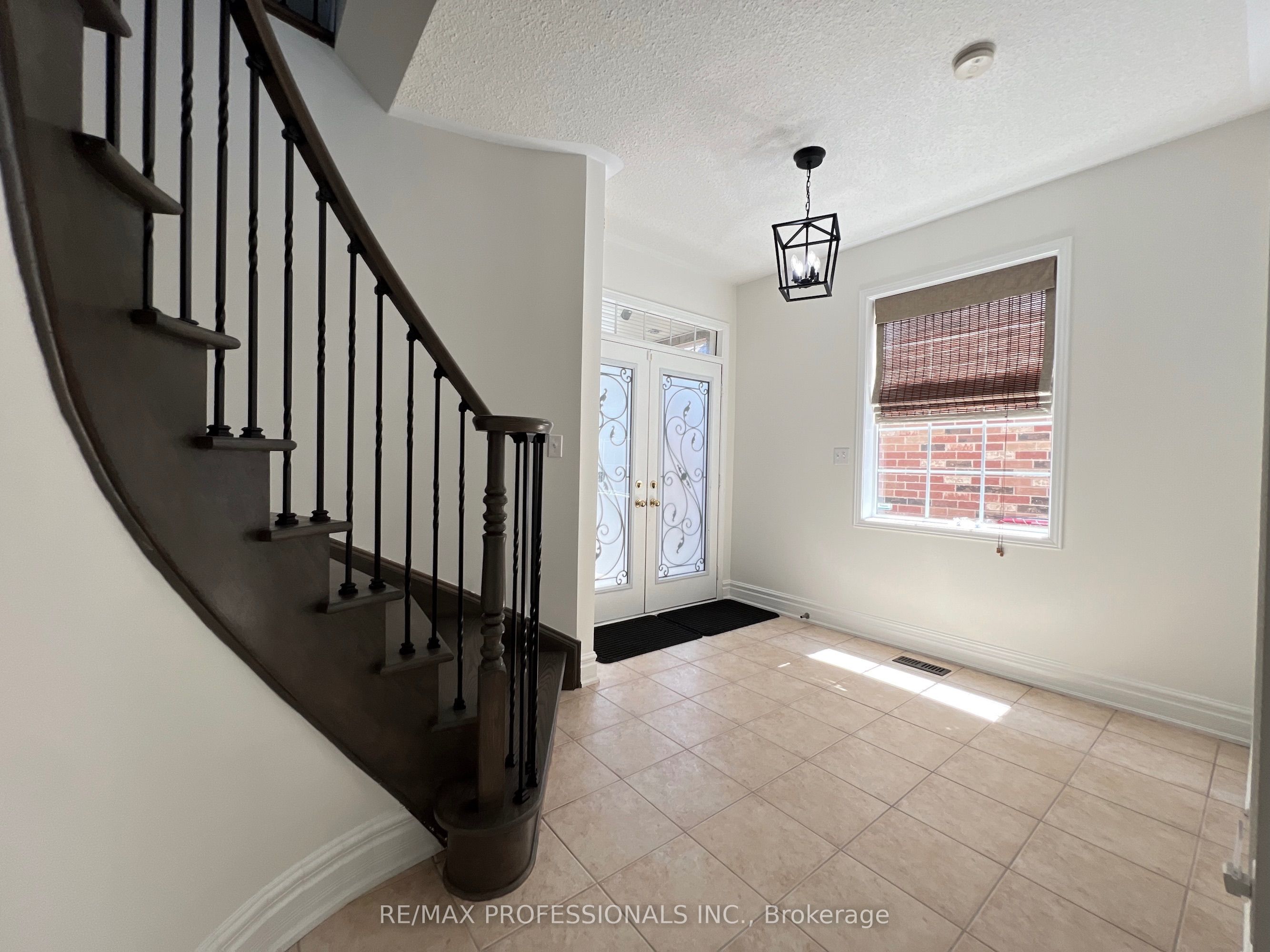 3895 Henrietta Way Main, Mississauga, ON L5M 7Y4 photo 5