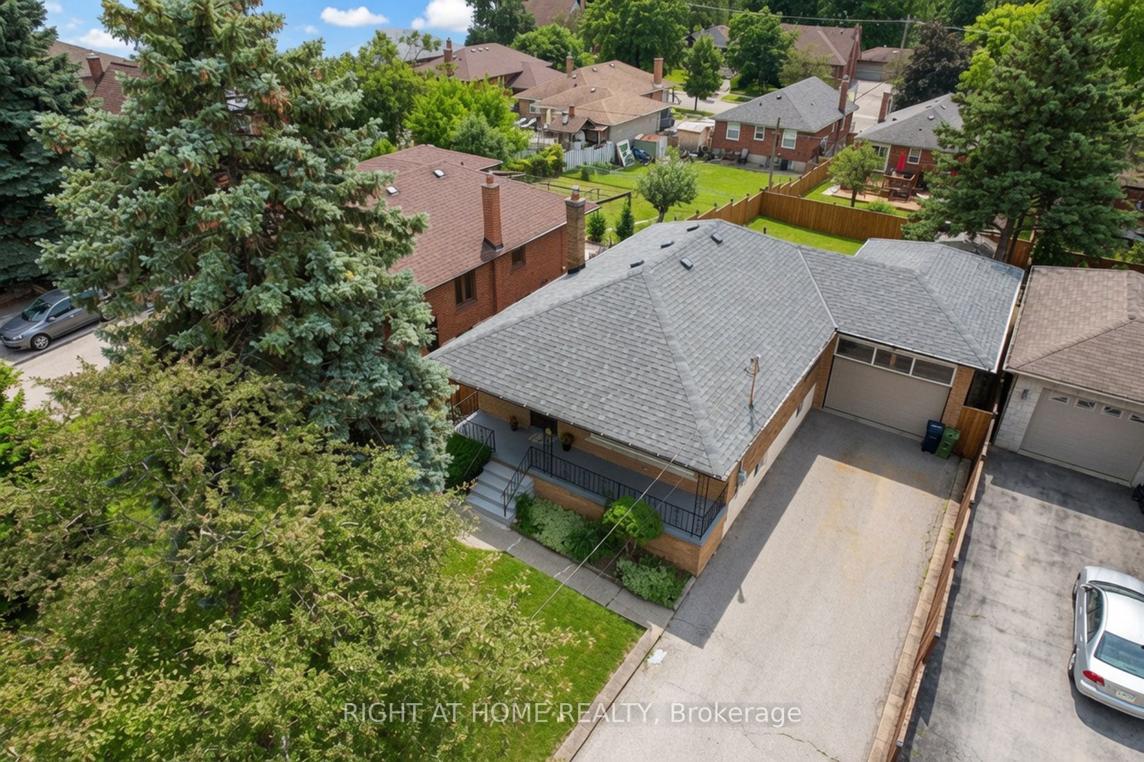 37 Garside Crescent, Toronto, ON M6M 2Z5 photo 2