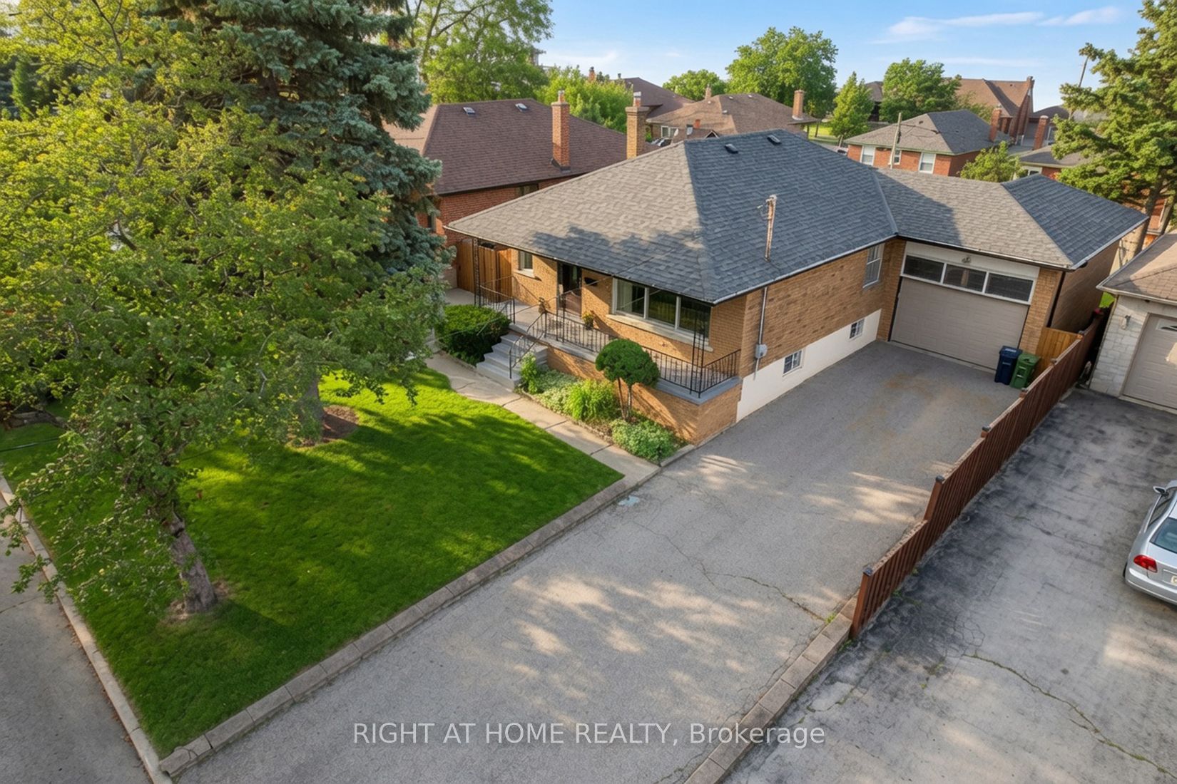 37 Garside Crescent, Toronto, ON M6M 2Z5 photo 3