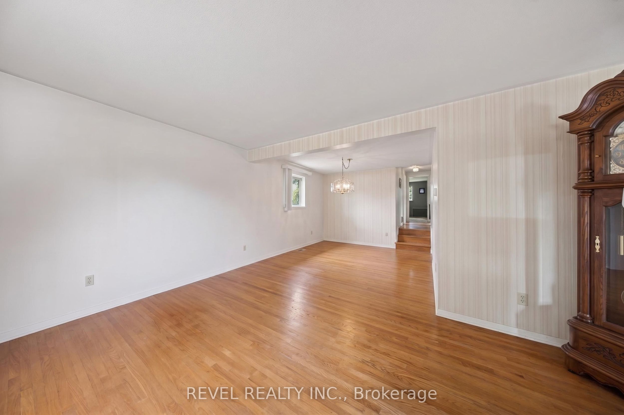 9 Deloraine Drive, Brampton, ON L6T 1T5 photo 4