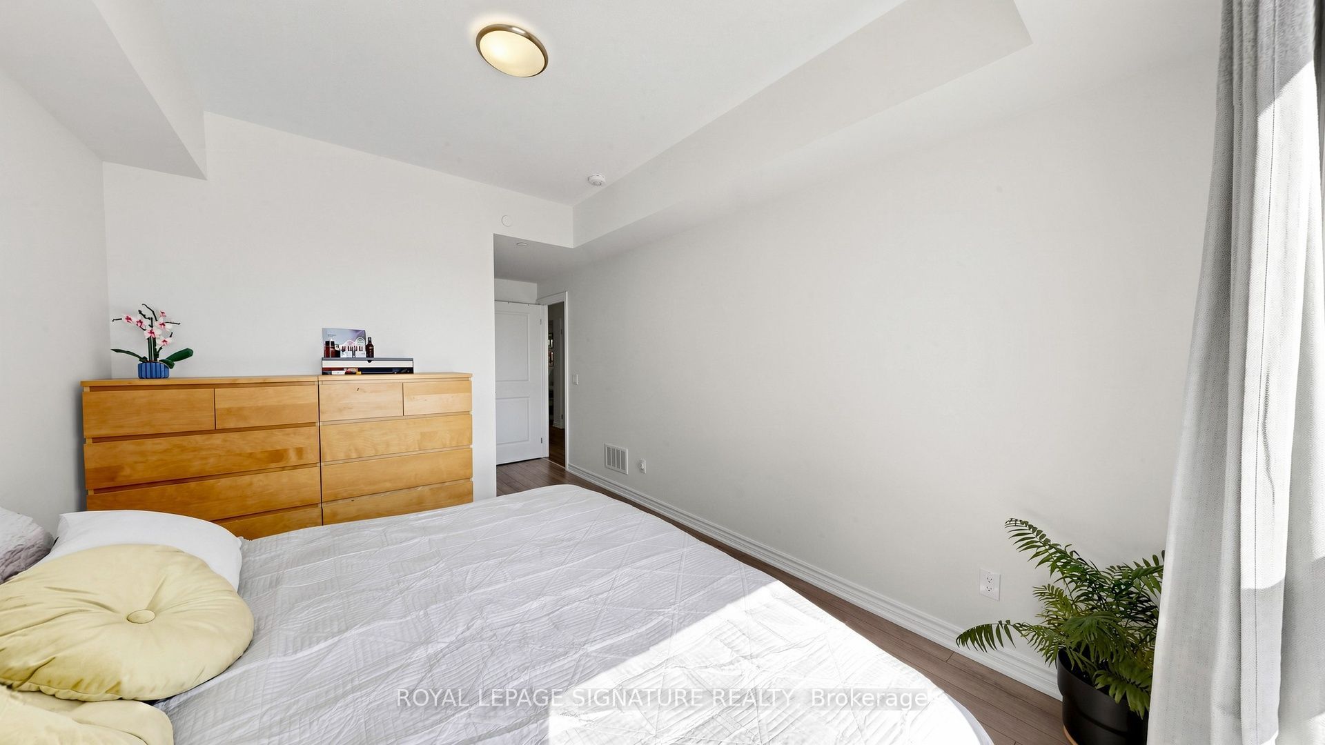 349 Wheat Boom Drive 222, Oakville, ON L6H 7X5 photo 2