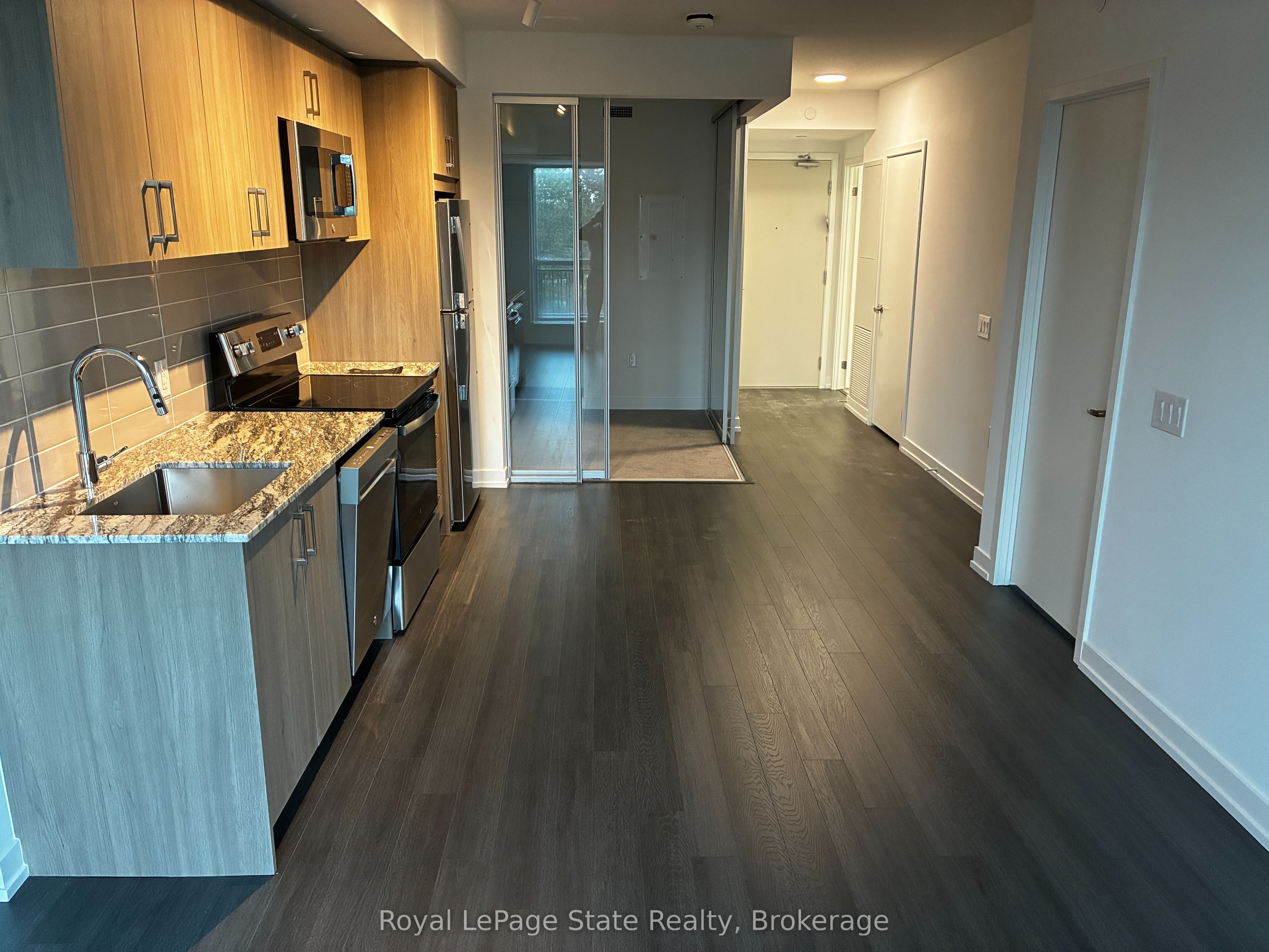 4010 Eglinton Avenue W 324, Toronto, ON M9A 0G5 photo 3