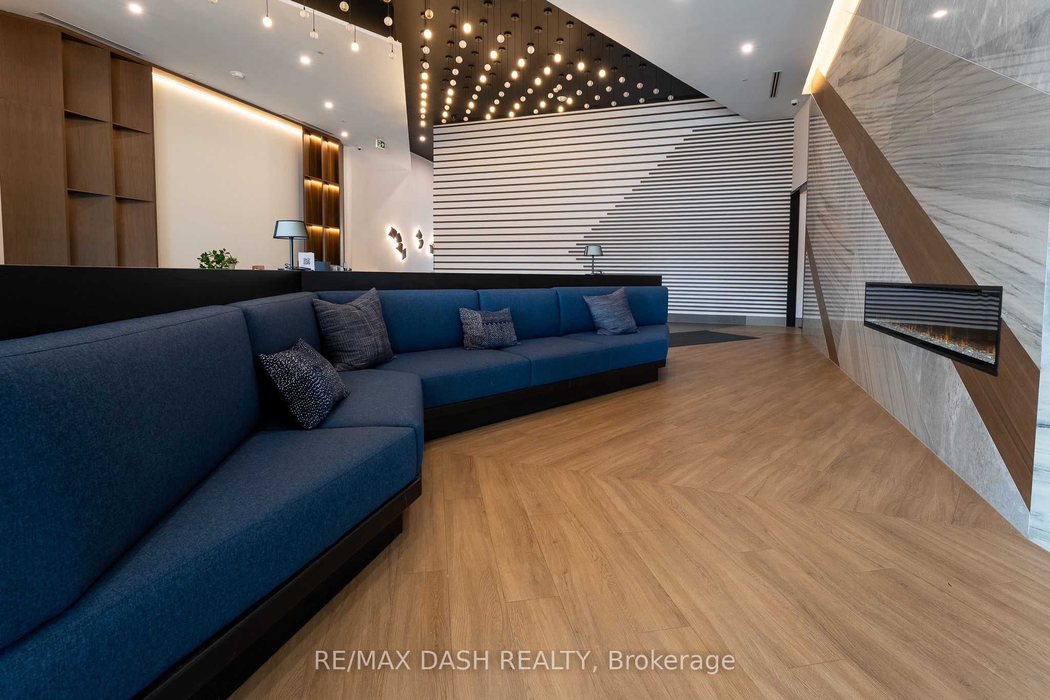1037 THE QUEENSWAY Avenue 215, Toronto, ON M8Z 0H5 photo 4
