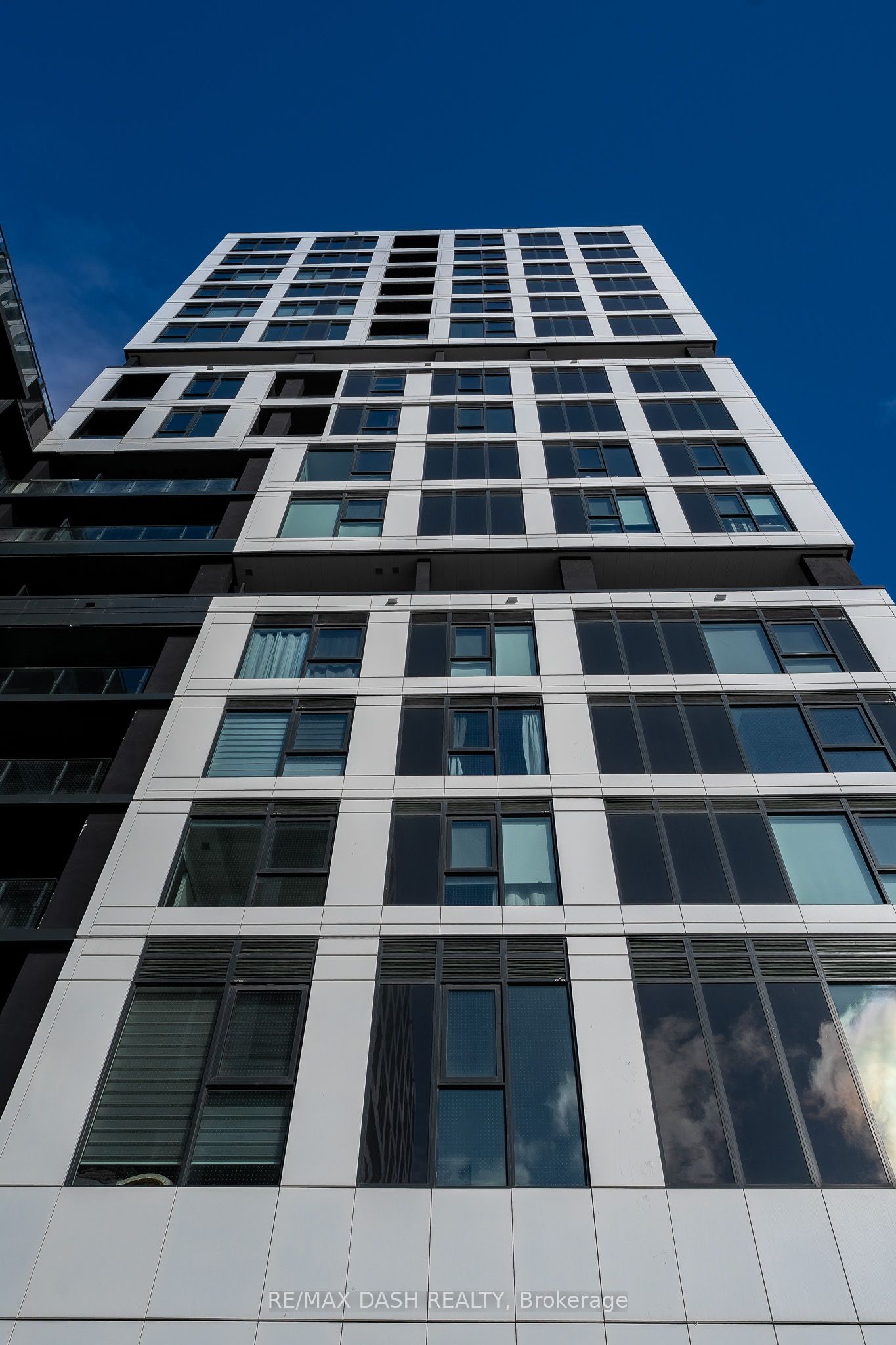 1037 THE QUEENSWAY Avenue 214, Toronto, ON M8Z 0H5