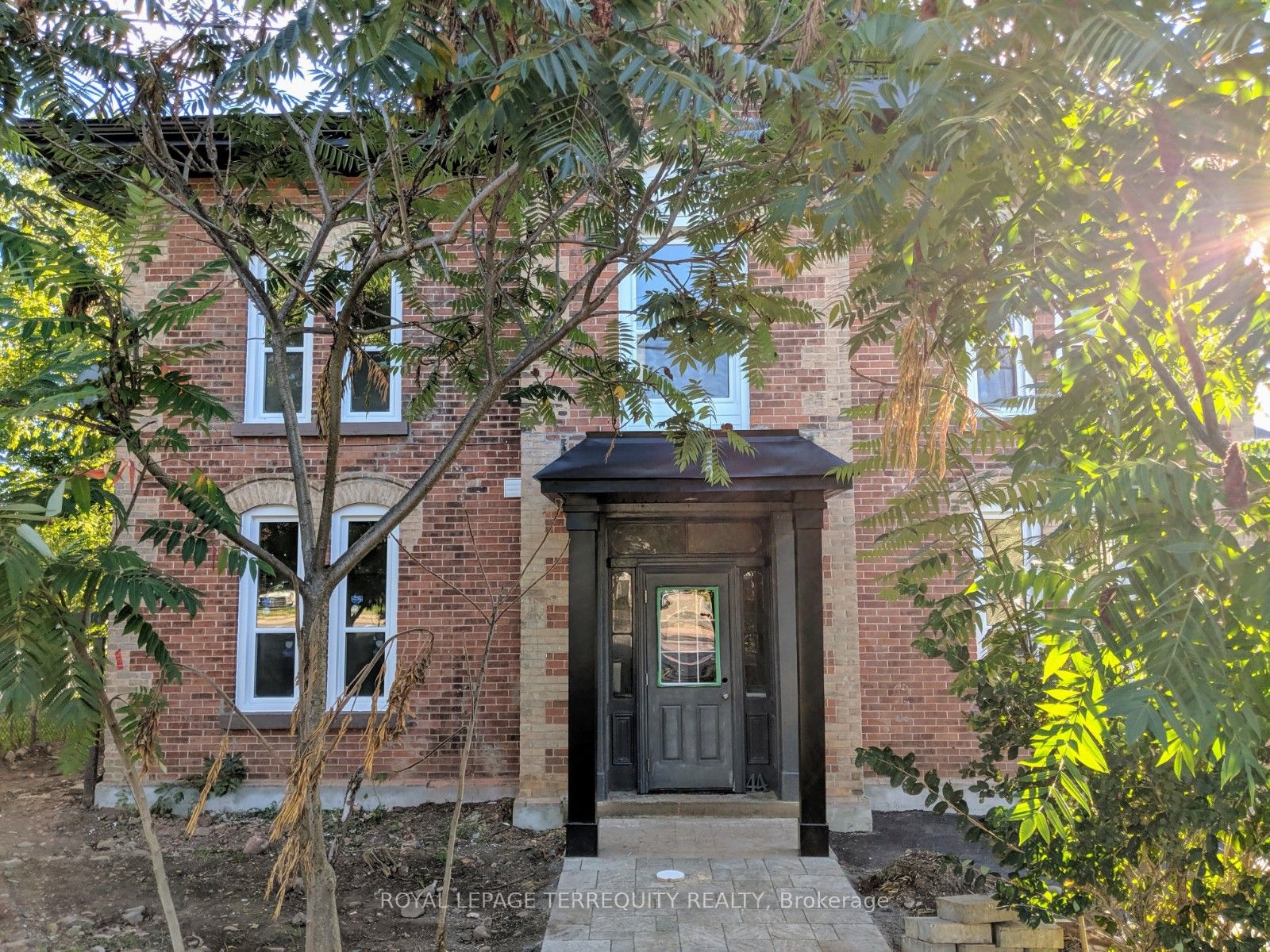 44 Main Street N 1, Halton Hills, ON L7J 1W2