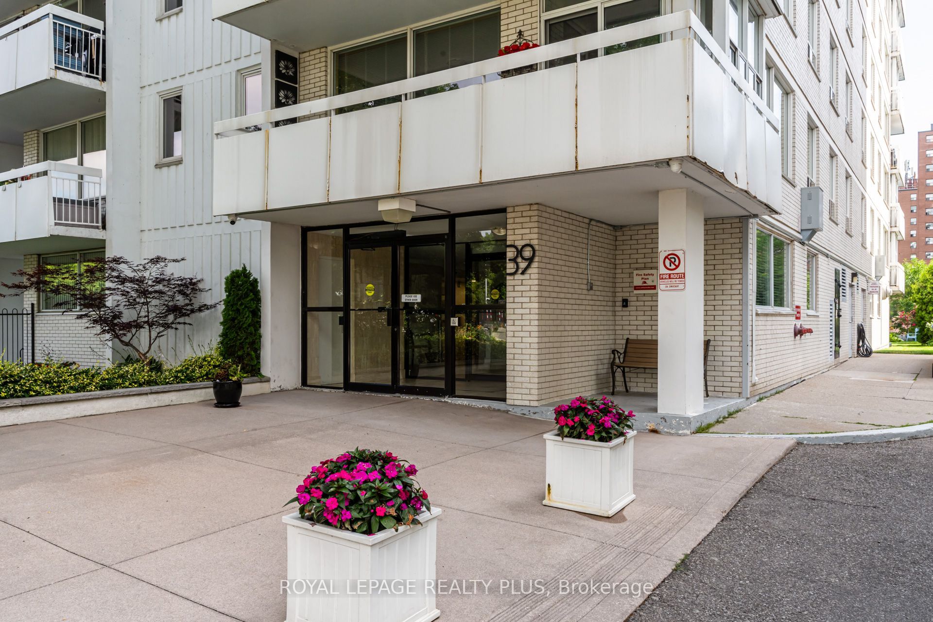 39 Stavebank Road N PH 4, Mississauga, ON L5G 4N7 photo 3