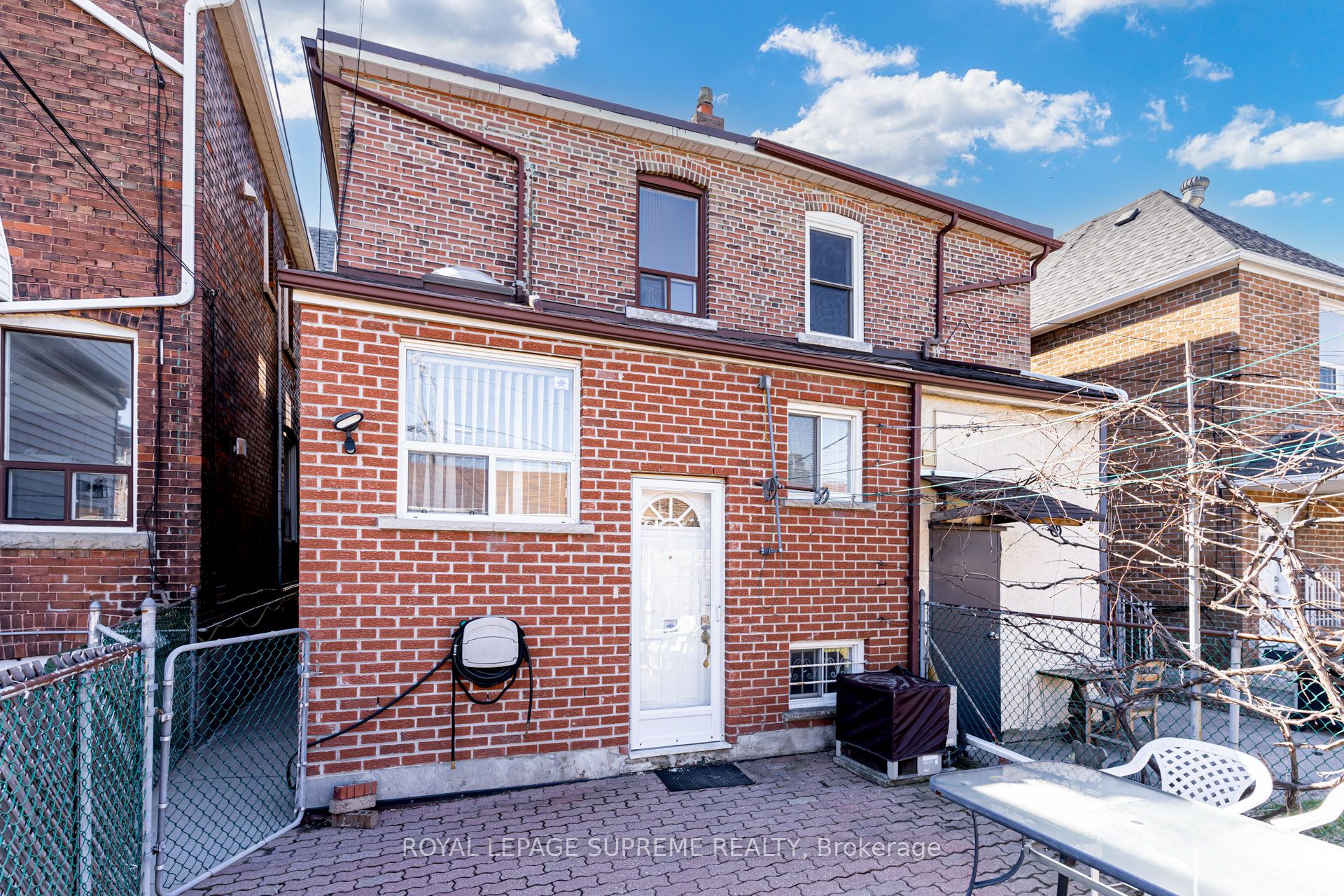 160 Shanly Street Main & Lower, Toronto, ON M6H 1S9 photo 2