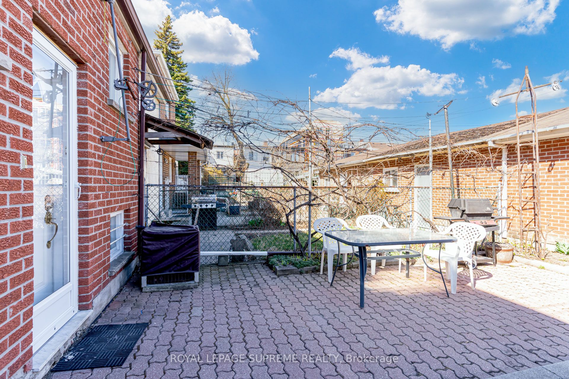 160 Shanly Street Main & Lower, Toronto, ON M6H 1S9 photo 3