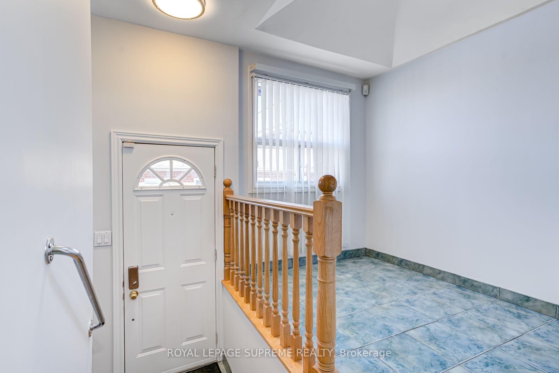 160 Shanly Street Main & Lower, Toronto, ON M6H 1S9 photo 4