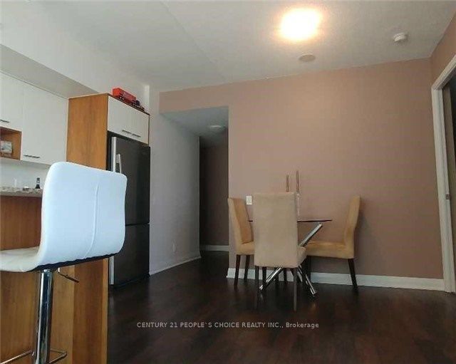5 Valhalla Inn Road W 1907, Toronto, ON M9B 0B1 photo 4