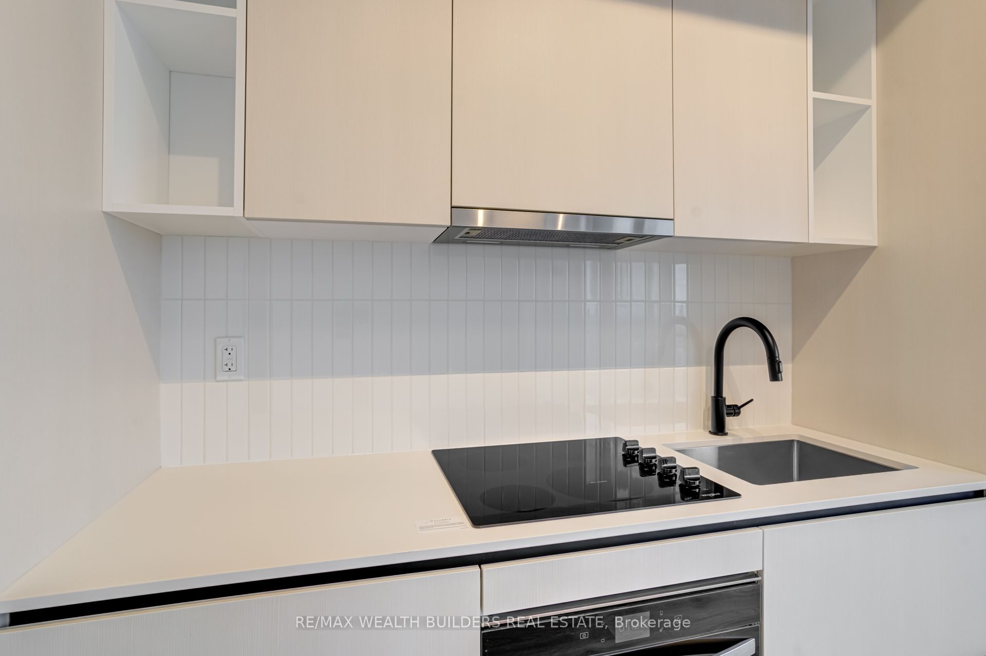 1285 Dupont Street 2407, Toronto, ON M6H 0E3 photo 3