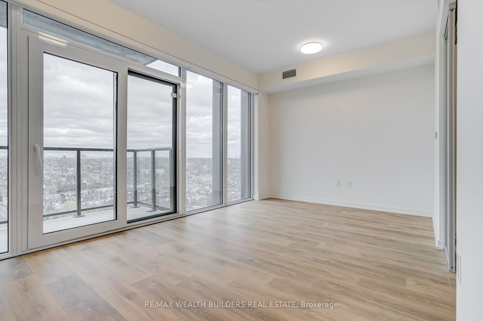1285 Dupont Street 2407, Toronto, ON M6H 0E3 photo 4