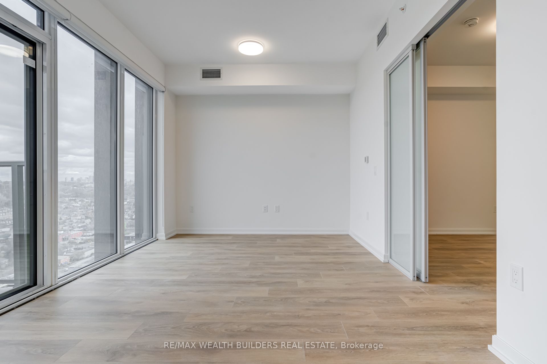 1285 Dupont Street 2407, Toronto, ON M6H 0E3 photo 5