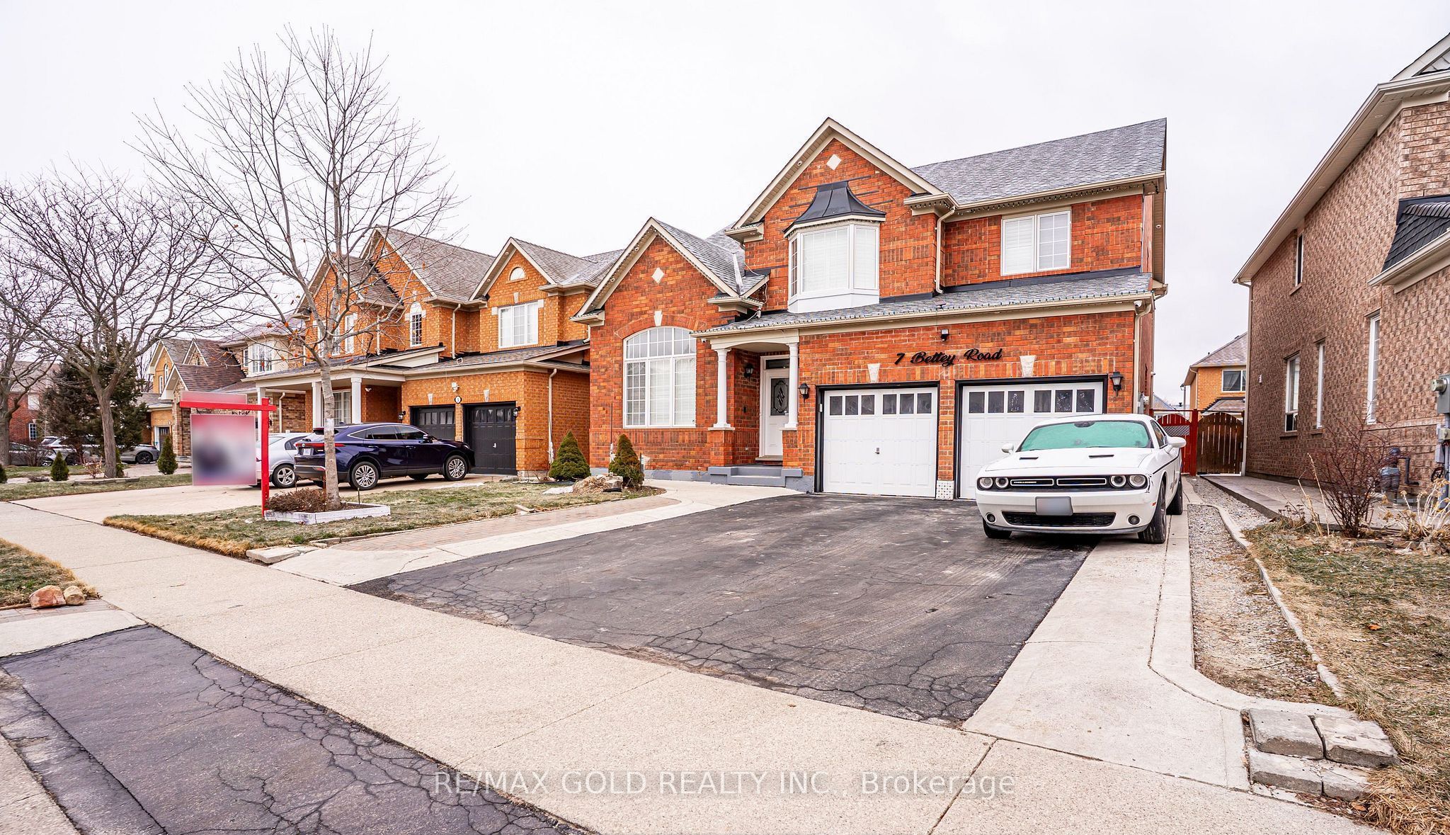 7 Bettey Road, Brampton, ON L6P 1S9
