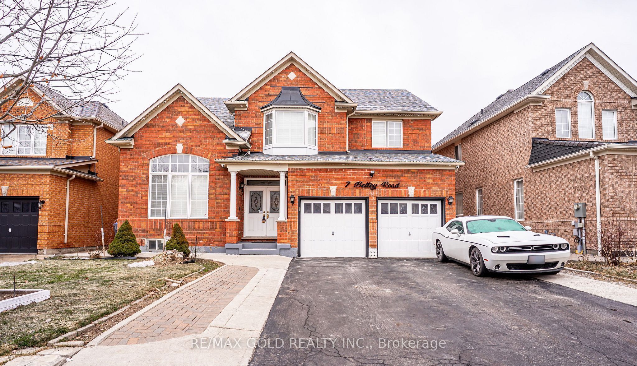 7 Bettey Road, Brampton, ON L6P 1S9 photo 2