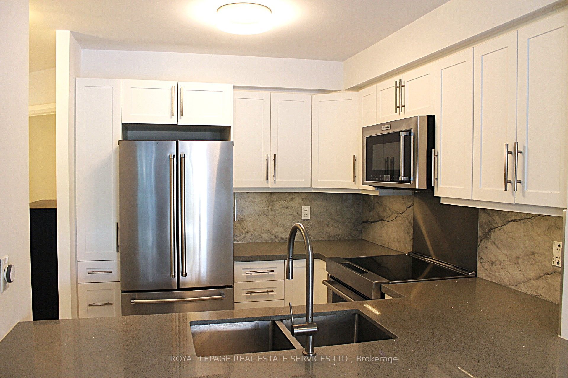 2269 Lake Shore Boulevard W 307, Toronto, ON M8V 3X6 photo 3