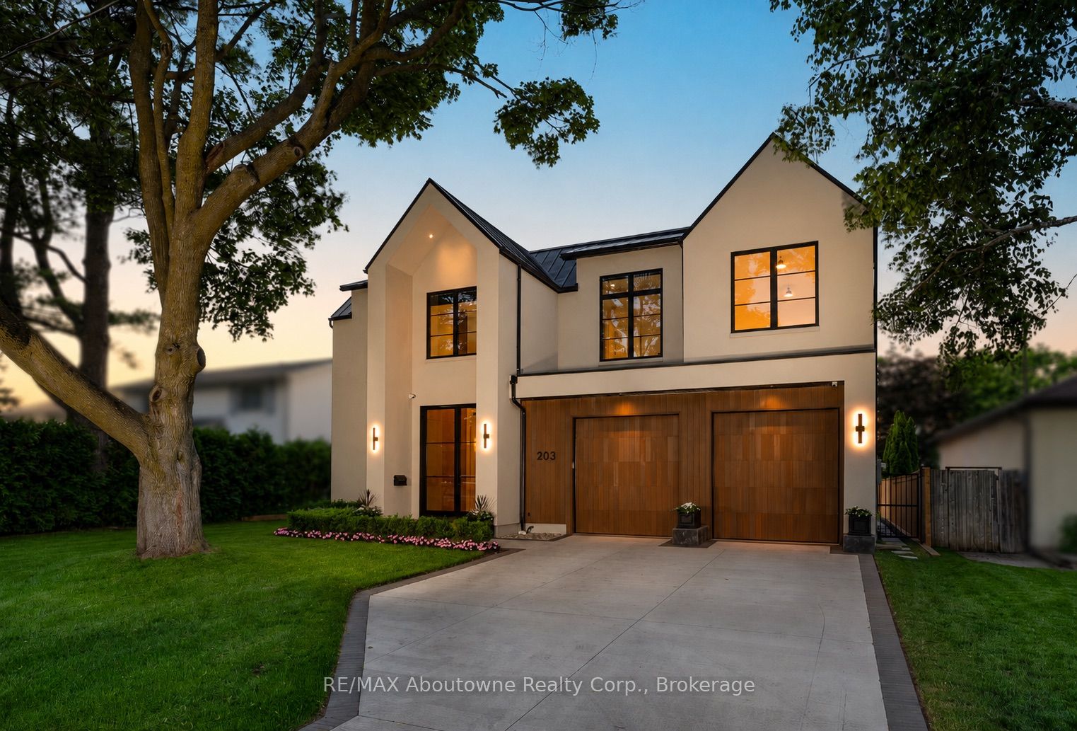 203 Weybourne Road, Oakville, ON L6K 2T7 photo 2