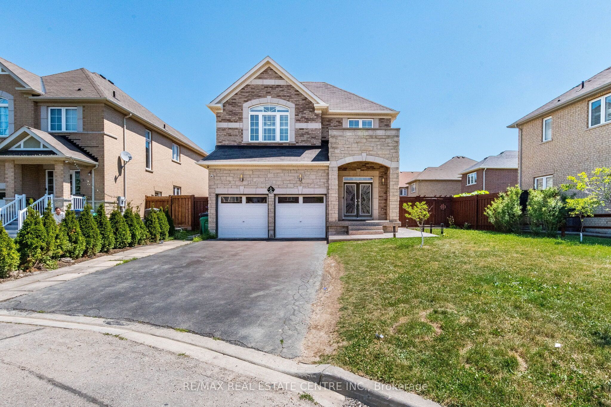 22 Red Ash Court, Brampton, ON L6X 4N8
