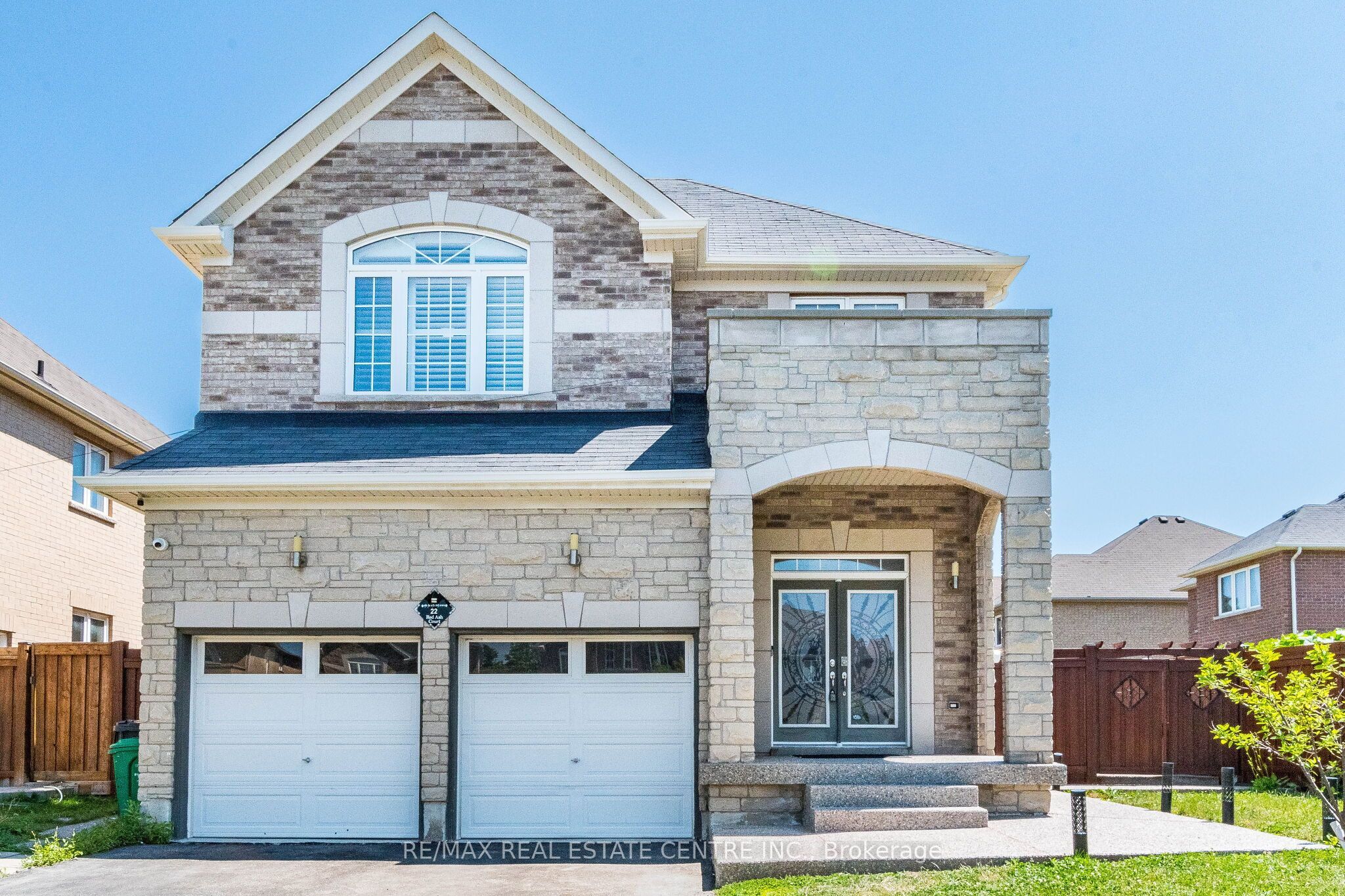 22 Red Ash Court, Brampton, ON L6X 4N8 photo 3