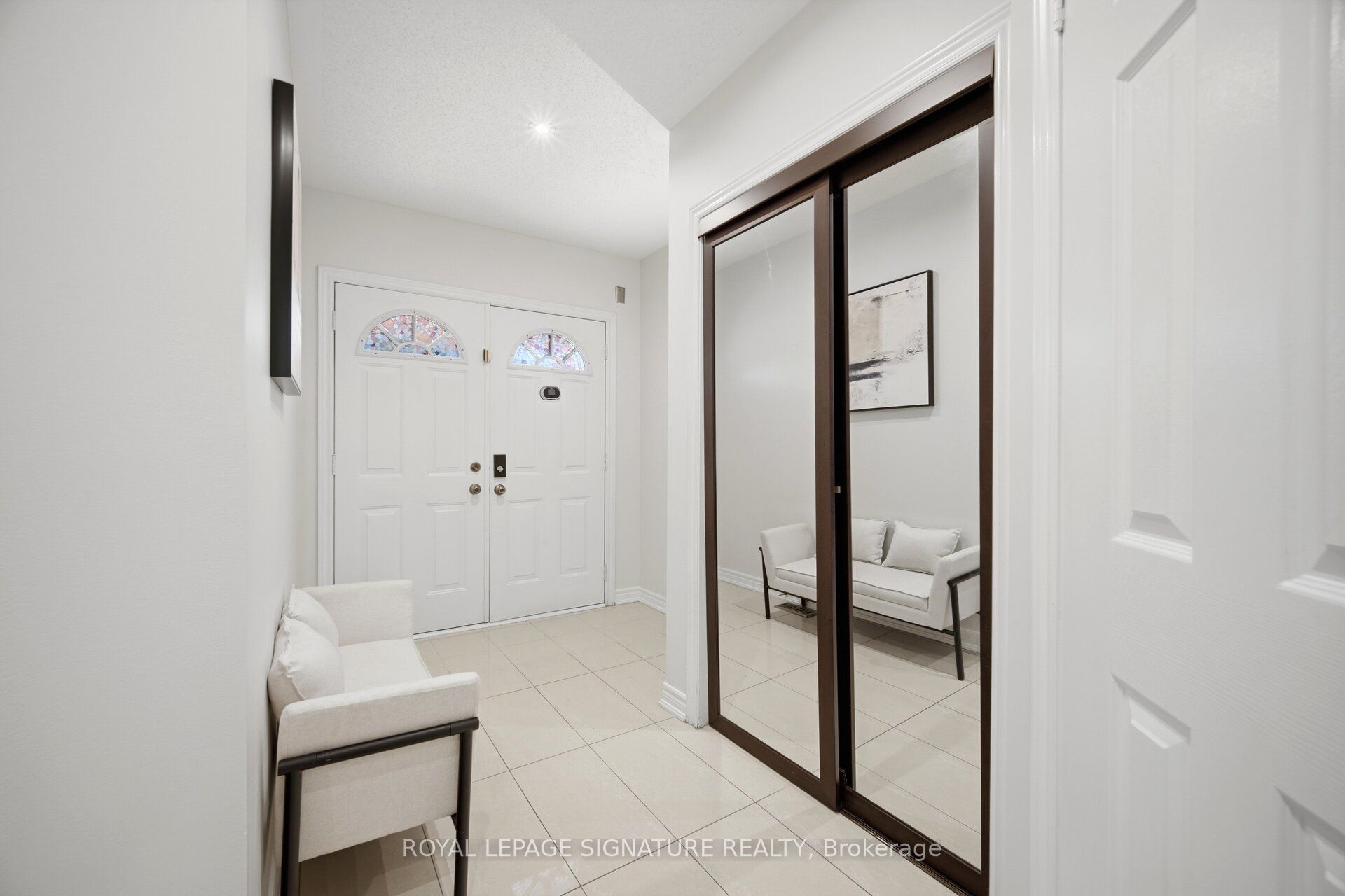 901 Knotty Pine Grove, Mississauga, ON L5W 1J9 photo 3