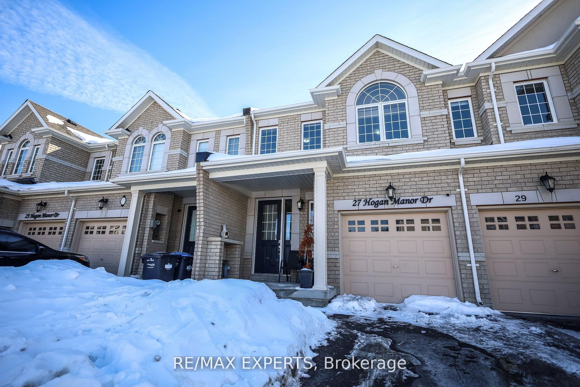 27 Hogan Manor Drive, Brampton, ON L7A 4V3 photo 2