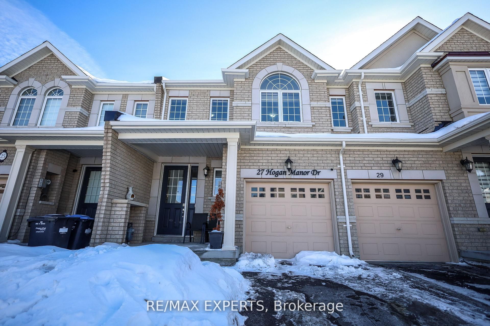 27 Hogan Manor Drive, Brampton, ON L7A 4V3 photo 3