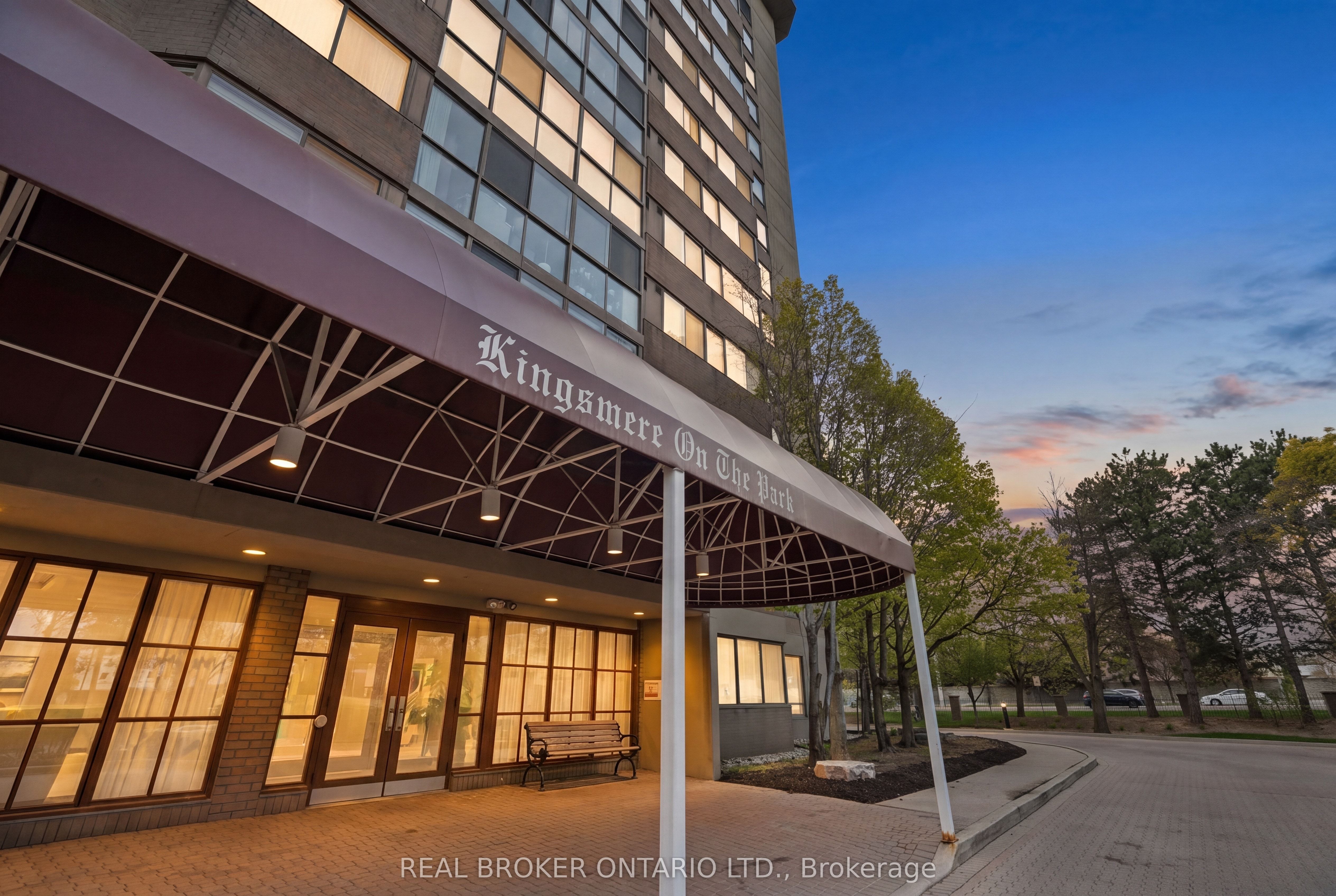 880 Dundas Street W 503, Mississauga, ON L5C 4H3 photo 2