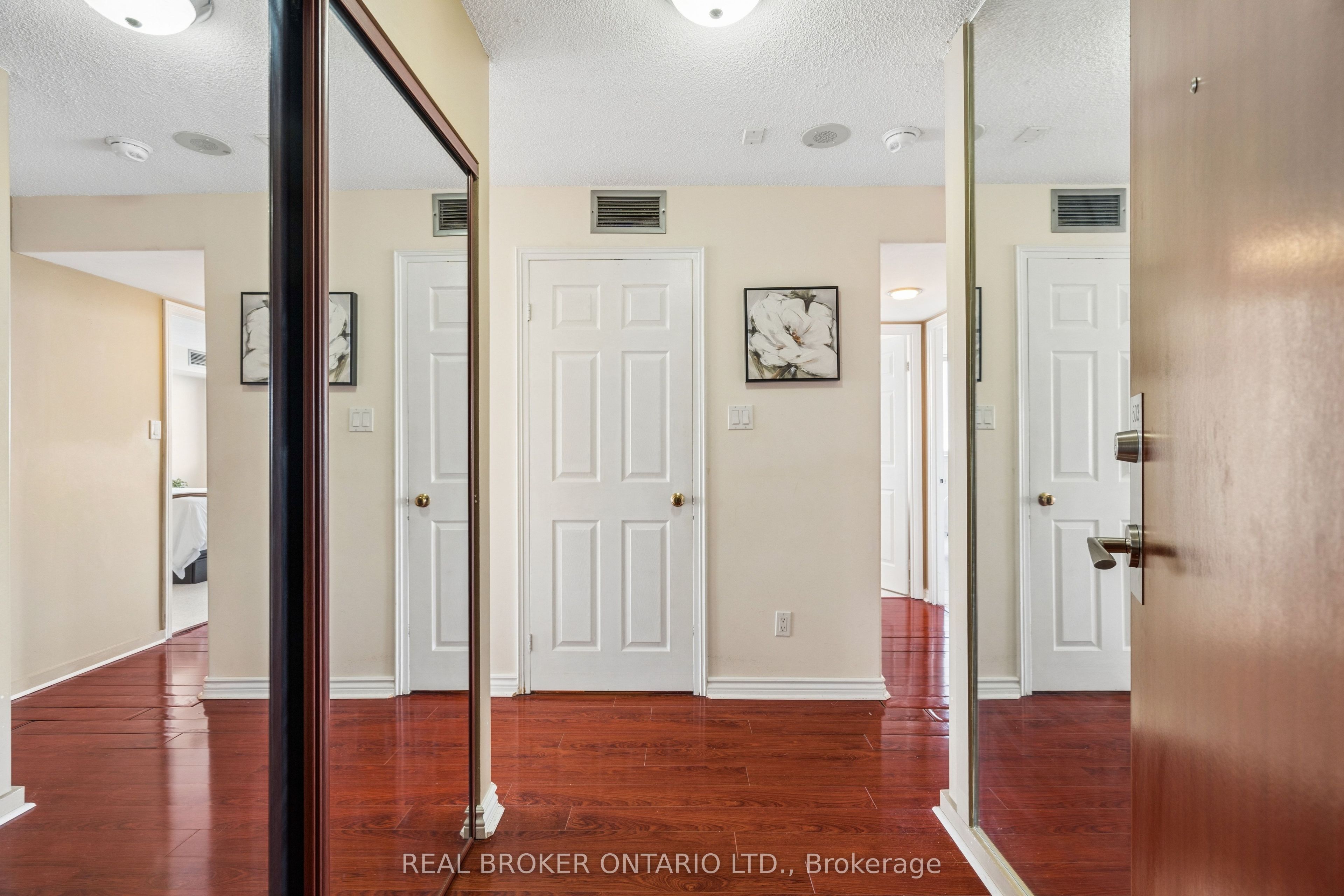 880 Dundas Street W 503, Mississauga, ON L5C 4H3 photo 4