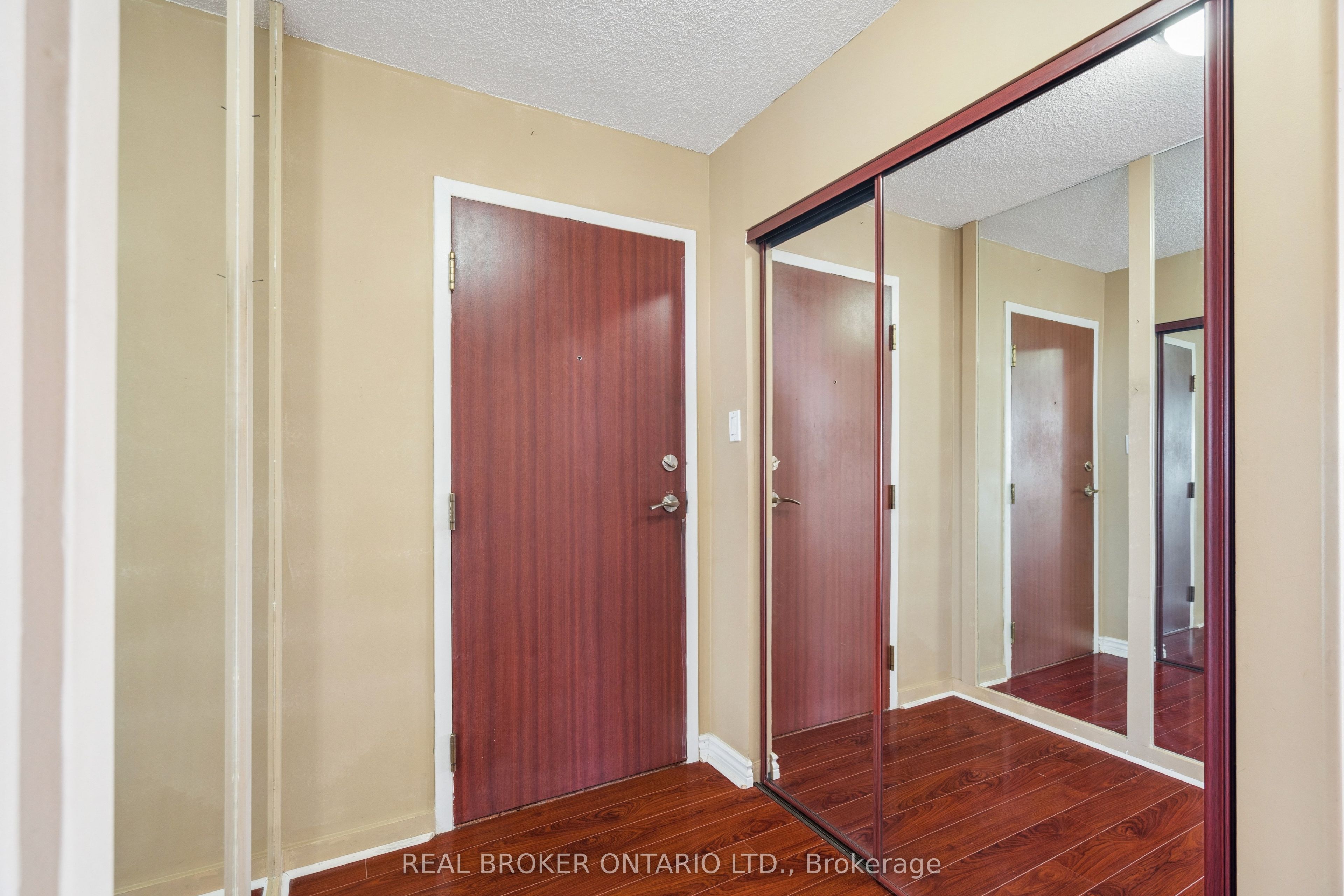 880 Dundas Street W 503, Mississauga, ON L5C 4H3 photo 5