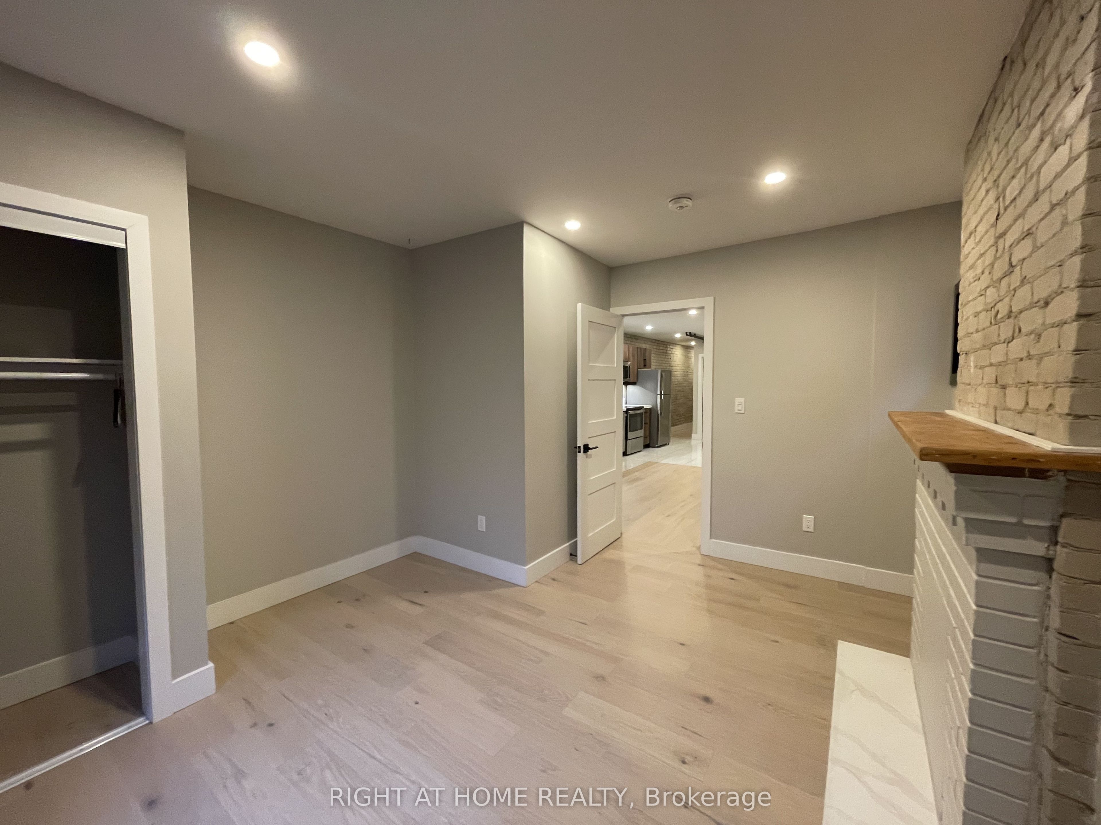 363 Parkside Drive 1, Toronto, ON M6R 2Z5 photo 4
