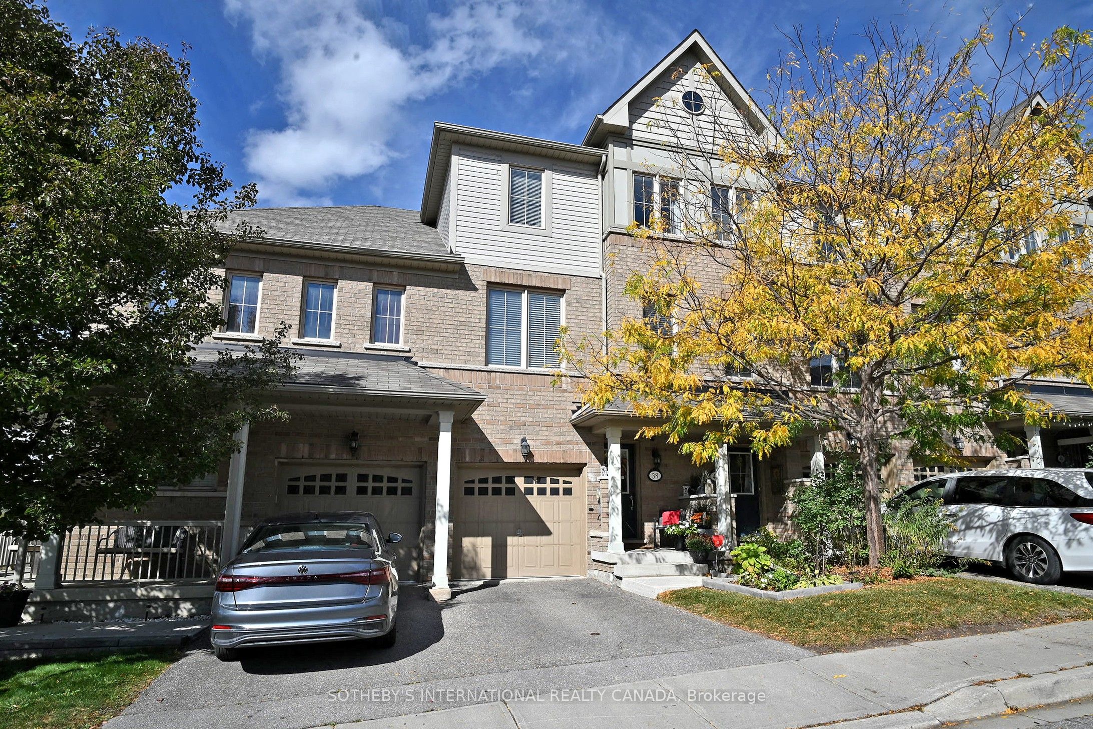 38 Cedar Lake Crescent, Brampton, ON L6Y 0P9 photo 2