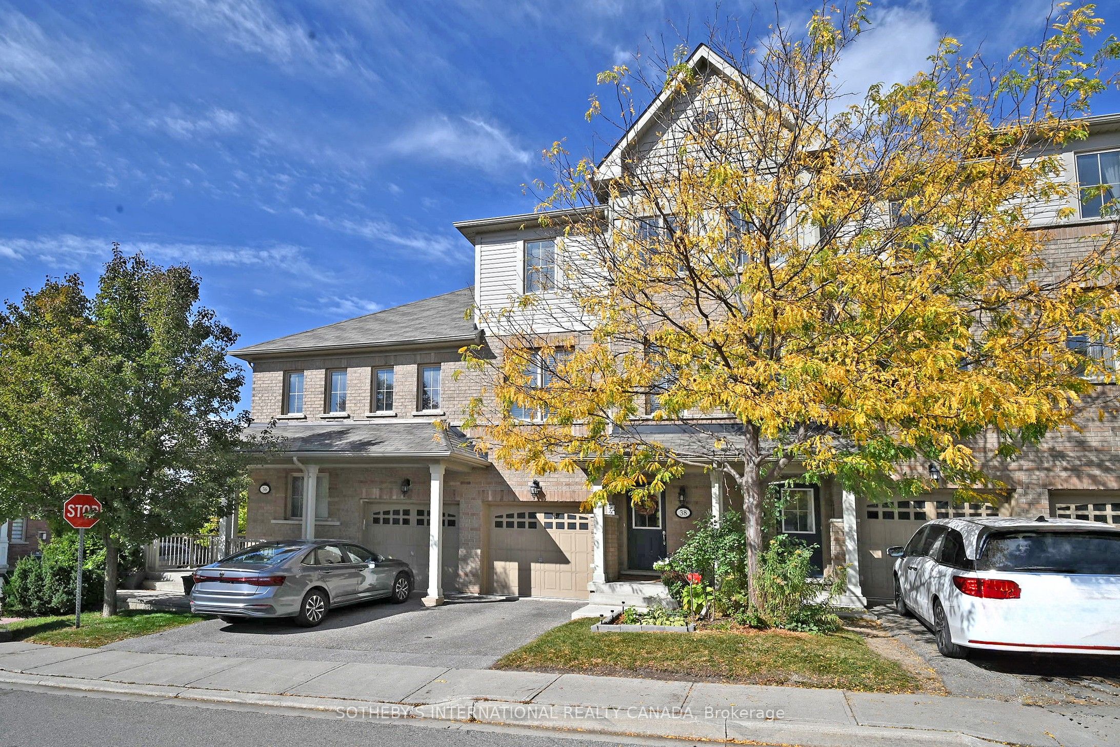 38 Cedar Lake Crescent, Brampton, ON L6Y 0P9 photo 3