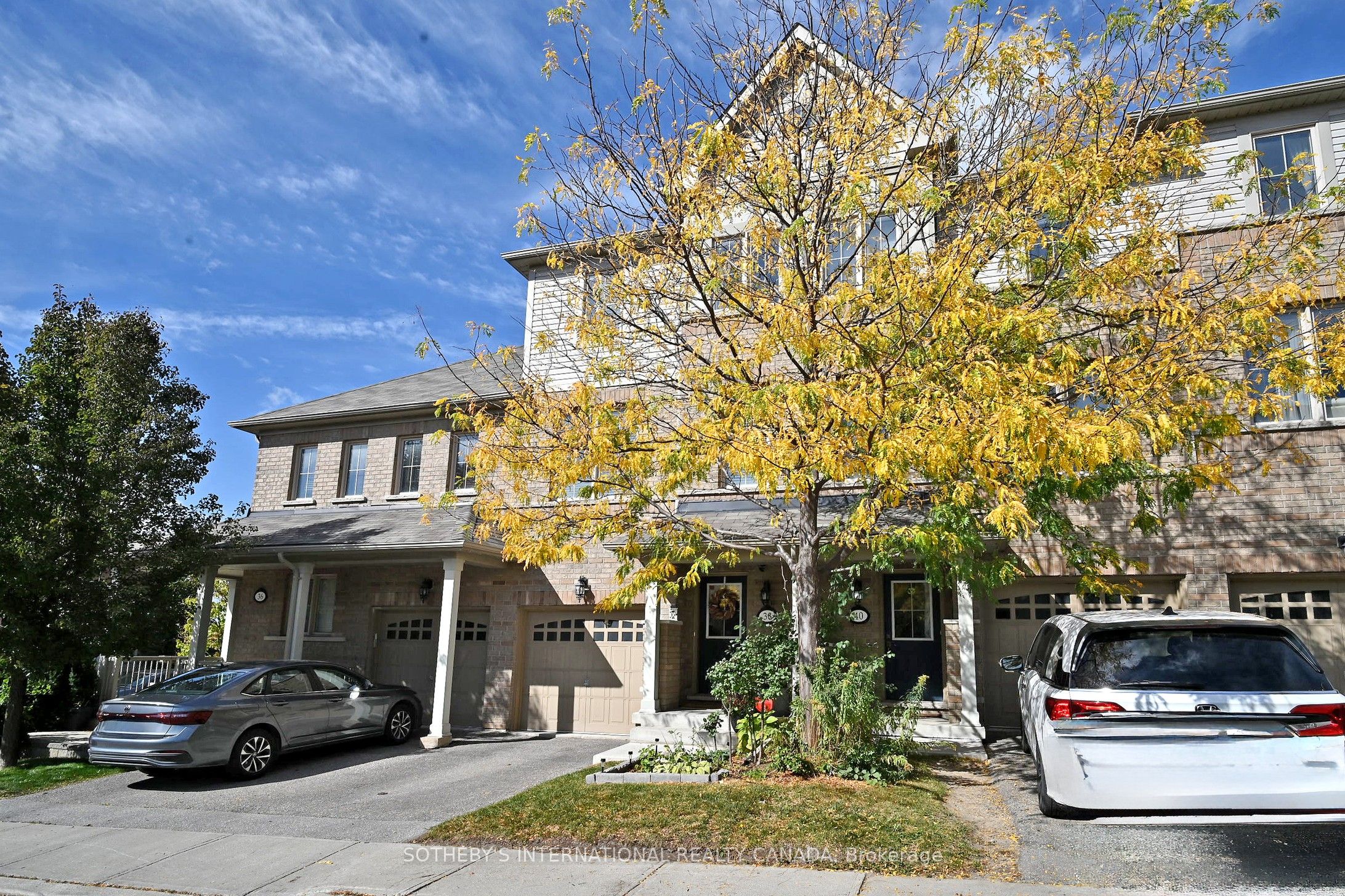 38 Cedar Lake Crescent, Brampton, ON L6Y 0P9 photo 4