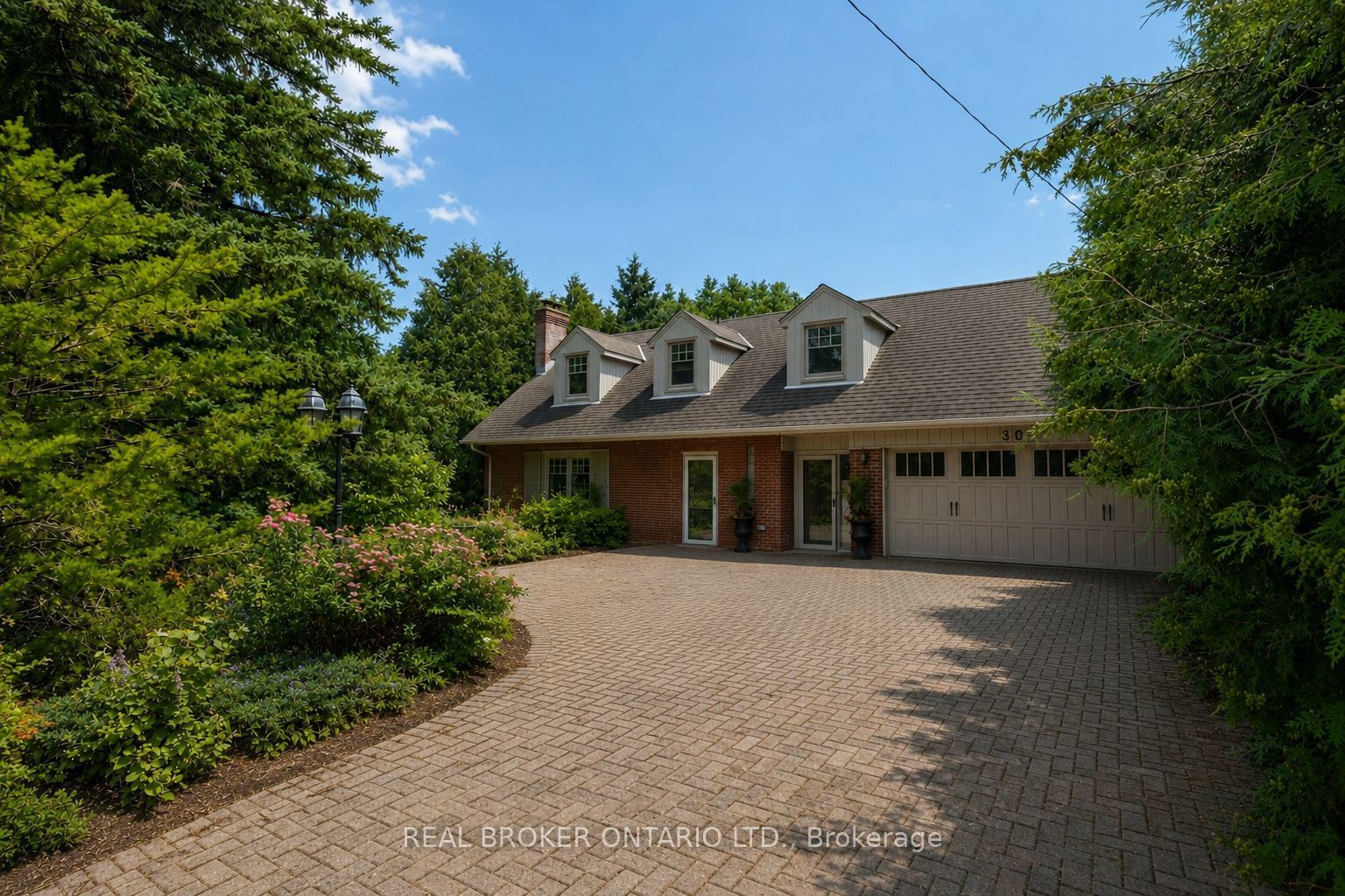 302 Burnhamthorpe Road, Toronto, ON M9B 1Z8